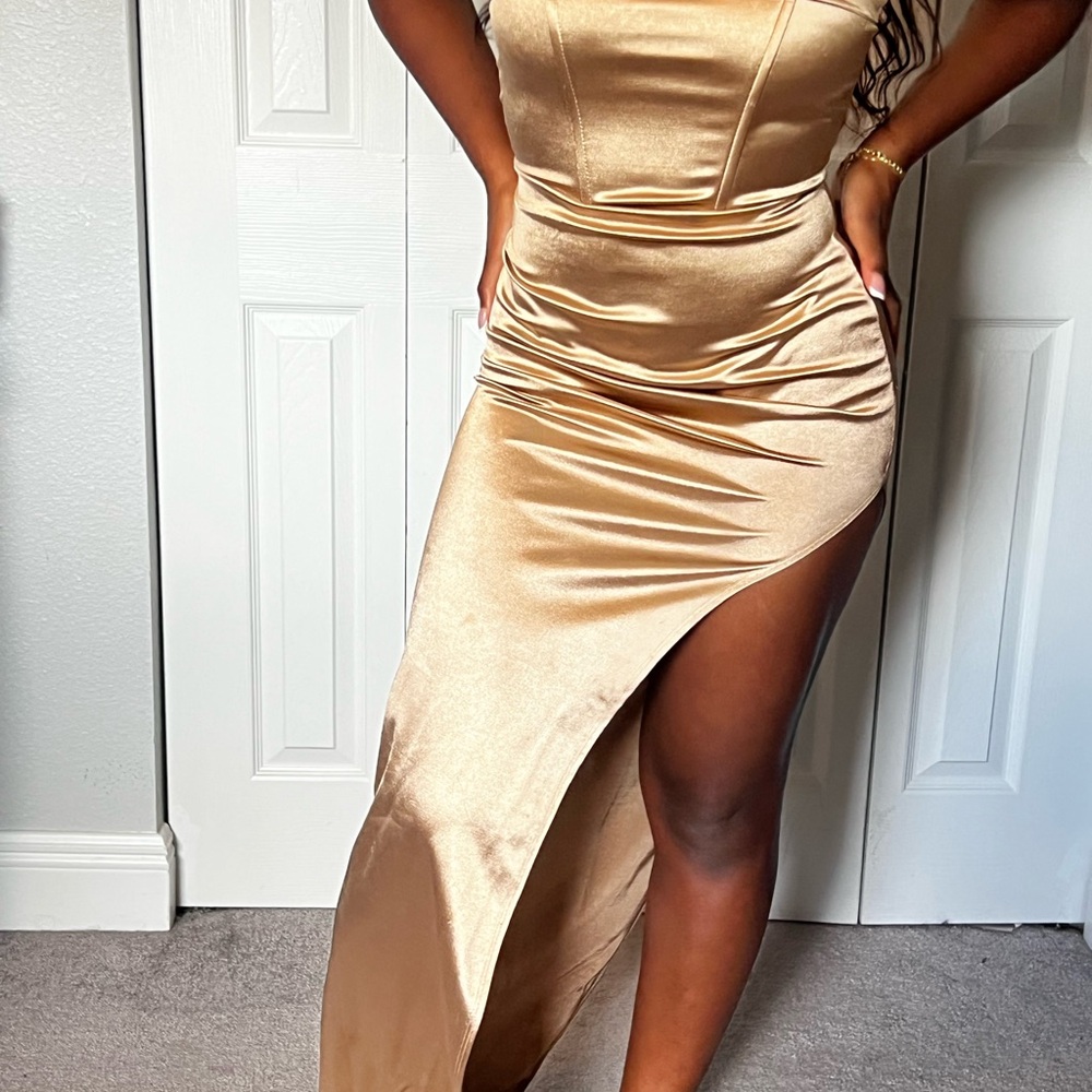 Windsor Gold Ruched Sweetheart Bodycon Gown